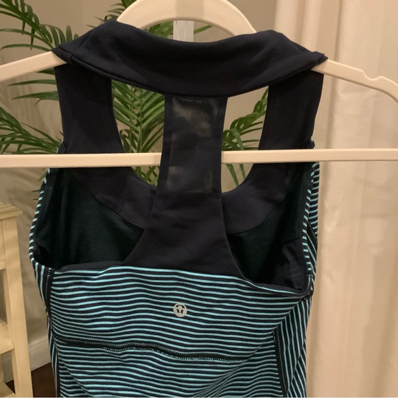 Lululemon top pit to pit 14 no pads - Picture 5 of 5